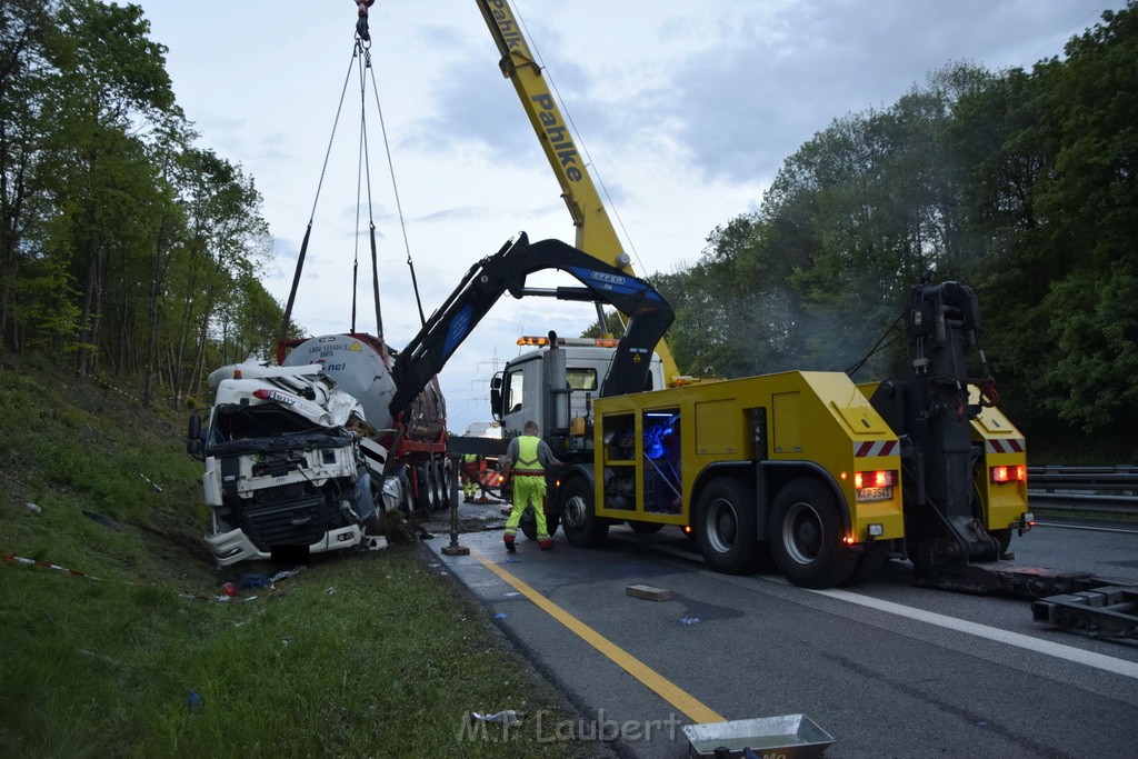 VU Gefahrgut LKW umgestuerzt A 4 Rich Koeln Hoehe AS Gummersbach P524.JPG - Miklos Laubert